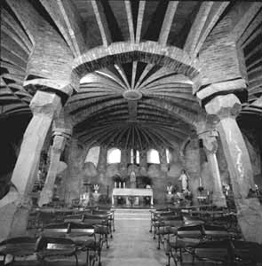 Cripta della chiesa della Colonia Güell
