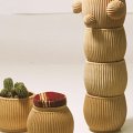 Vaso-seduta in terracotta che sovrapposti formano un cactus, disegnato da Guido e Valentina Drocco e prodotto a Marrakesh per Bab Anmil, 2003