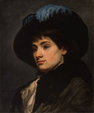 Testa di giovane donna dal cappello ornato con una piuma blu