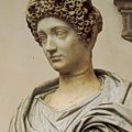 Testa di Julia Titi - Roma, MNR, Palazzo Altemps - Ritrovamento: Roma, coll. Ludovisi - h. 0,47 - Marmo lunense, I sec. d.C.