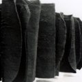 Magdalena Abakanowicz, Black environment (Abakan), 1970-78, sisal, 15 pezzi, ciascuno 300x80x80 cm ca., courtesy National Museum in Wroclaw