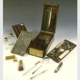 Ncessaire de portemanteau, appartenuto a Napoleone<br>Argento, argento dorato, cuoio, mogano, avorio, 1812-1813