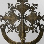 Croce astile in ottone, II met del XVIII secolo, 27 x 20 cm, Collezione privata. Foto: Studio Aleph, Como