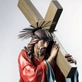 Giuseppe Manzo - Cristo che cade sotto il peso della Croce - Cartapesta, cm 220 x 85 x 180 kg 10