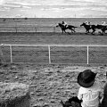 1st prize Sports Features Singles - Andrew Quilty, Australia, Oculi for Australian Financial Review Magazine - Children watch horses compete at Maxwelton races, Australia
