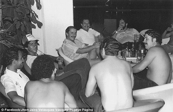 Pablo Escobar con amici