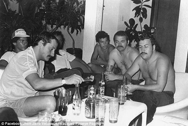 Pablo Escobar con amici