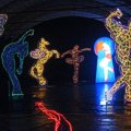 Marco Lodola - Lodolandia (particolare), 2008, sculture luminose in perspex, neon e lamiera, Collezione privata, Pavia