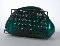 Vaso in vetro pulegoso soffiato a struttura reticolare metallica, 1995, per Venini