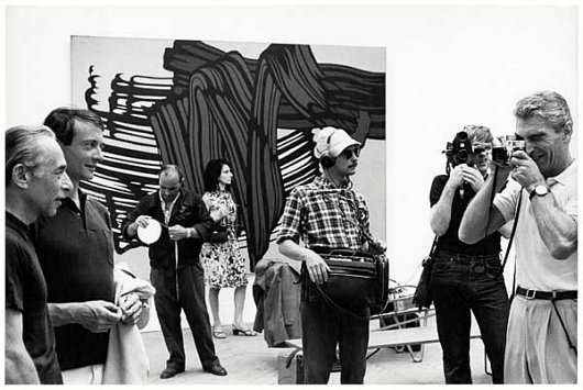 Roy Lichtenstein con Leo Castelli nella sala di Lichtenstein