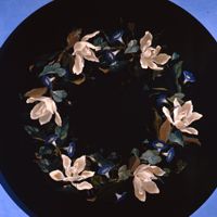 Tavola delle magnolie, modello di Edoardo Marchionni, 1881 - Commesso di pietre dure su fondo nero del Belgio - Firenze, Opificio delle Pietre Dure