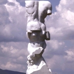 Michelangelo Pistoletto: Il gigante 1981 - 1984. Dim: 600 x 150 x 120 cm. Marmo