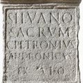 Ara con dedicata al dio Silvana fatta da Gaio Petronio Andronico da Aquileia (Udine)