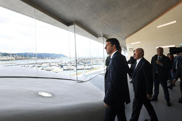 Il Presidente del Consiglio Renzi e il Presidente della Regione Campania De Luca in visita alla Stazione Marittima di Salerno