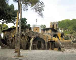 Cripta della chiesa della Colonia Güell