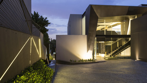 Kloof Road House by Nico van der Meulen Architects. [South Africa]