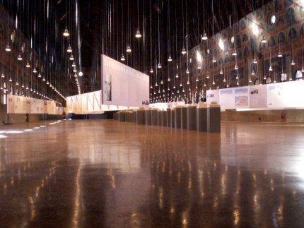 Vista dell'esposizione dall'ingresso