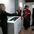 I componenti della giuria illustrano i prodotti selezionati