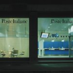 Michele De Lucchi, con Alberto Bianchi, Enrico Quell, Daniele Rossi e Paola Silva Coronel, Ufficio postale Milano 23, Poste Italiane, Milano, via San Simpliciano, 1999 (Ph. Santi Caleca, diapositiva, colore, 10X12) - aMDL. All rights reserved
