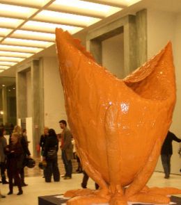 Vaso di Gaetano Pesce all�ingresso