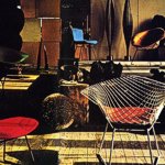 Harry Bertoia nel suo studio