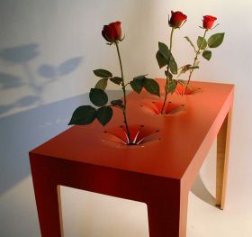 Vase table