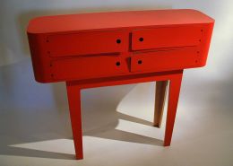 Pull cabinet