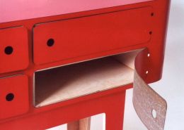 Pull cabinet