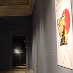 Corridoio di ingresso alla mostra