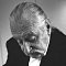 Ettore Sottsass mentre lavora alla mostra di Trieste