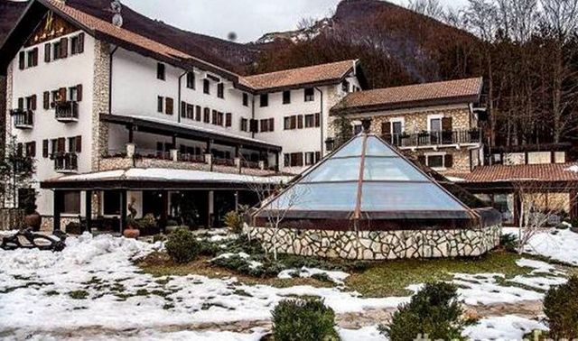 L'Hotel Rigopiano. Le immagini prima e dopo la trasformazione