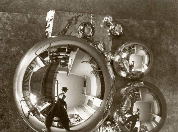 Marianne Brandt, Self portrait reflected in a globe in Bauhaus atelier, 1928-1929 - Photography - © Bauhaus-Archiv Berlin / A.D.A.G.P. 2016