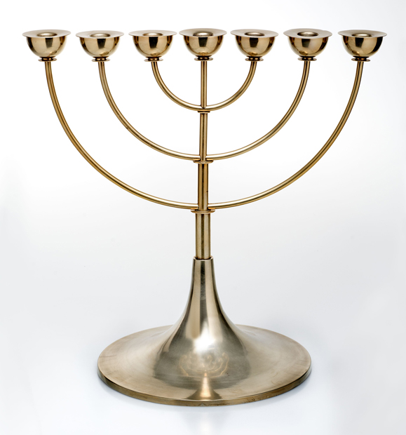 Gyula Pap, Candelabra with seven arms, brass, 1922 - © Museum für Kunst und Gewerbe, Hamburg