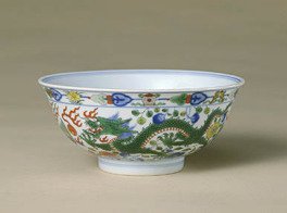 Bowl decorated with dragons and phoenix