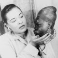 Carl Van Vechten - Portrait of Billie Holiday, 23 Mar. 1949. Stampa alla gelatina d' argento, 33,2 x 23 cm. The Library of Congress, Washington D. C.