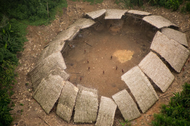 Alcuni membri dei Moxihatetema, gruppo della comunità Yanomami. Foto ©Guilherme Gnipper Trevisan per il Funai