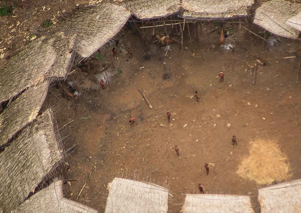 Alcuni membri dei Moxihatetema, gruppo della comunità Yanomami. Foto ©Guilherme Gnipper Trevisan per il Funai