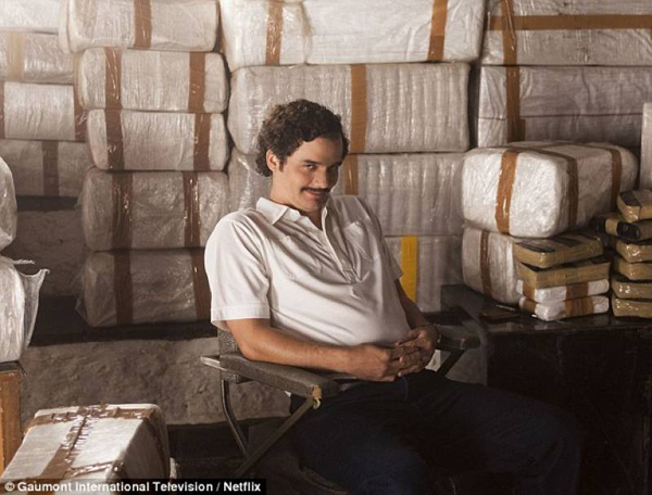 Wagner Moura nei panni di Escobar nella serie Narcos