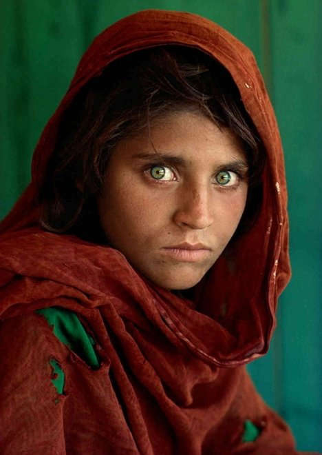 Sharbat Bibi nello scatto del 1984