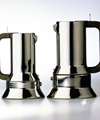 9090 - La caffettiera 9090 realizzata per Alessi nel 1978, inclusa nella collezione permanente del MoMa 1979