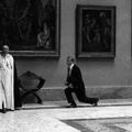 Genuflessione al passaggio di Pio XI, in visita alle sale appena inaugurate, Pinacoteca Vaticana, 27 ottobre 1932, Courtesy e/o copyright L'Osservatore romano - Archivio Alinari