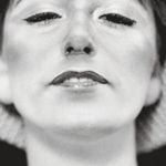 Cindy Sherman - Untitled, 1975 - Serie di 25 fotografie in bianco e nero, colorate a mano - Courtesy: Collezione Verbund Vienna