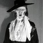 Cindy Sherman - Untitled (Line-Up), 1975 - Serie di 12 fotografie in bianco e nero - Courtesy: Collezione Verbund Vienna
