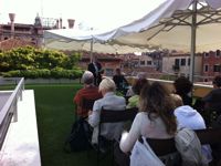 Philip Rylands direttore del Guggenheim di Venezia durante la presentazione dela mostra su Capogrossi