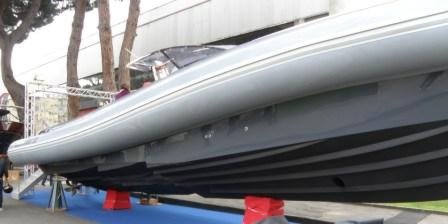 Carena di un maxi-gommone