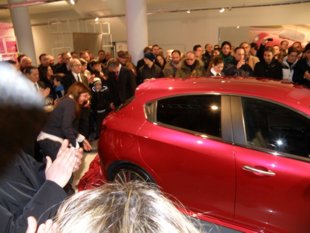Momenti della presentazione presso la Bru. Vin Cars s.r.l. di Teverola (Ce)