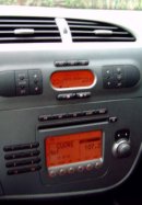 La consolle con i comandi radio e climatizzatore
