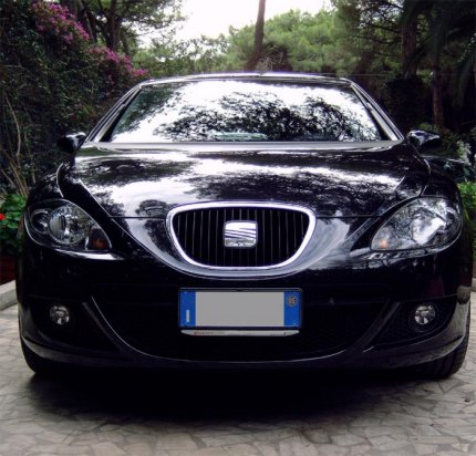 Vista della parte anteriore della nuova Seat Leon